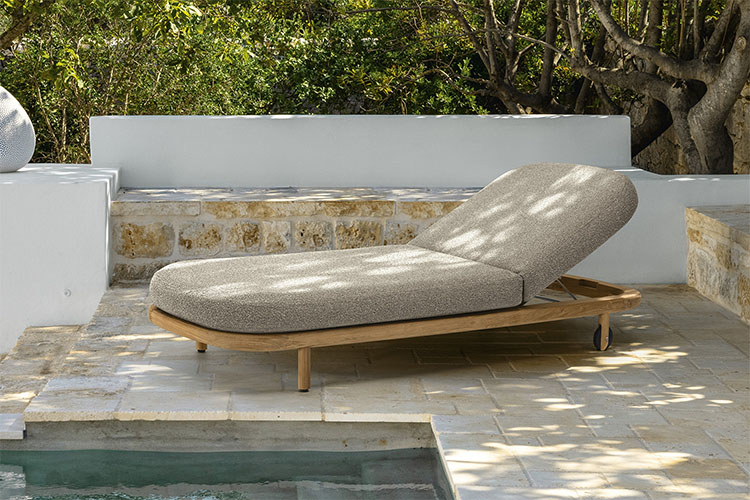 outdoor chaise lounges