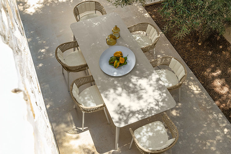 outdoor dining tables