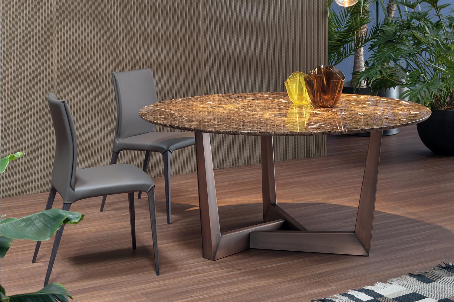 Art Round Dining Table