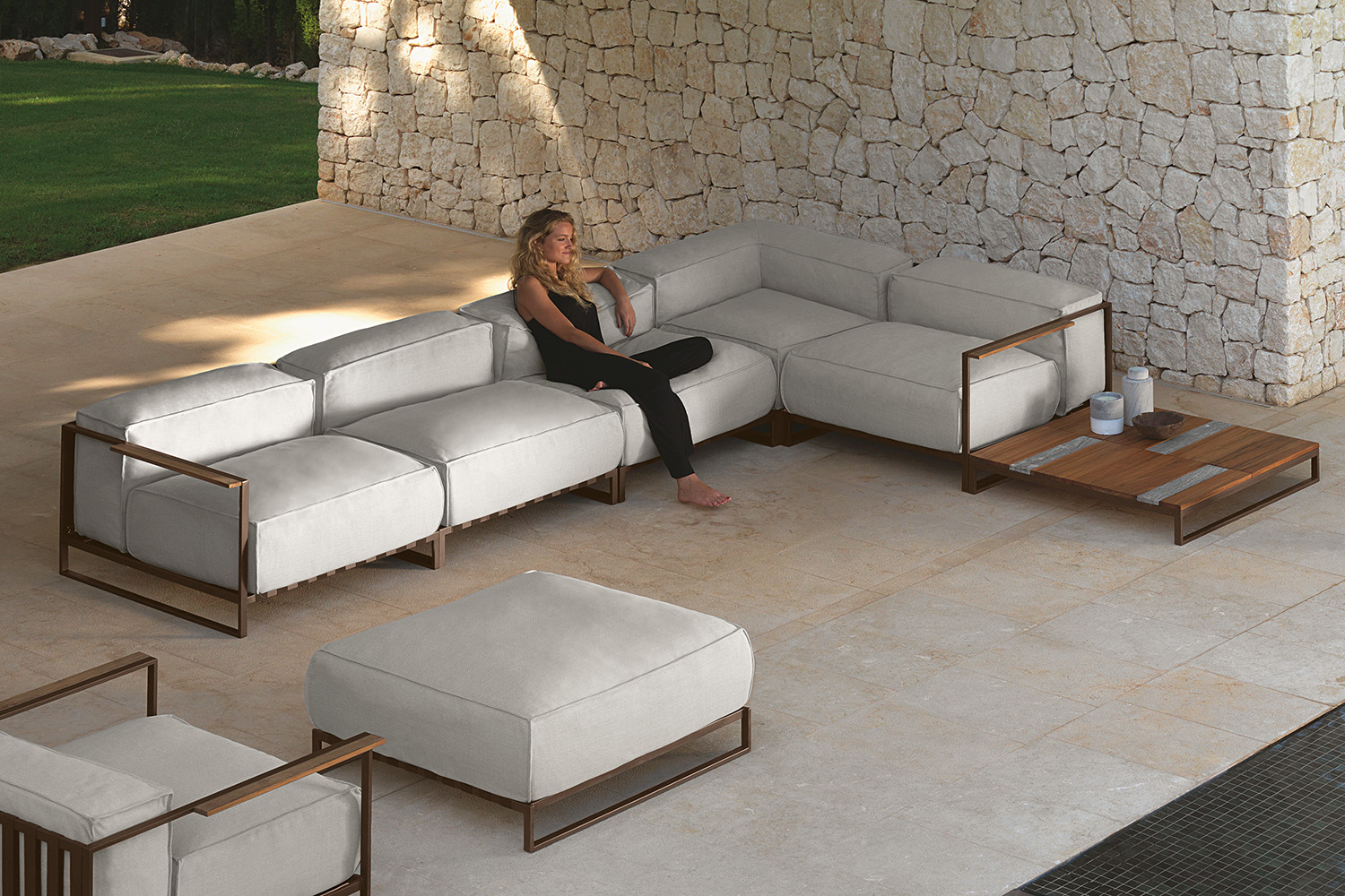 Casilda Corner Sectional Sofa with Table