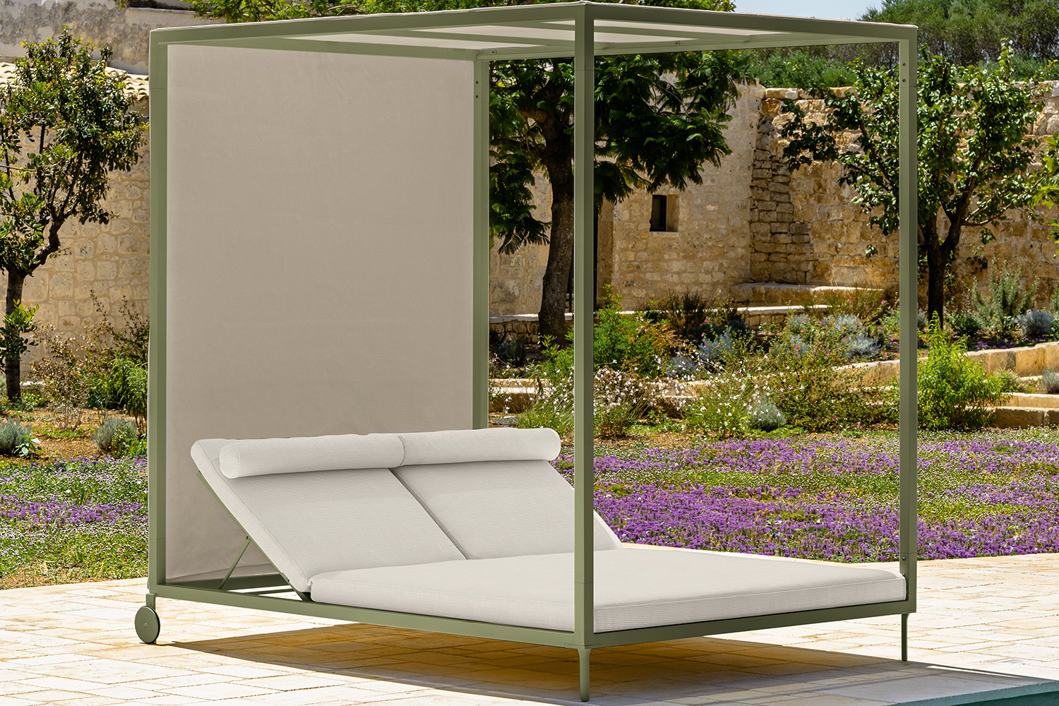 Cleo Alu Canopy Daybed