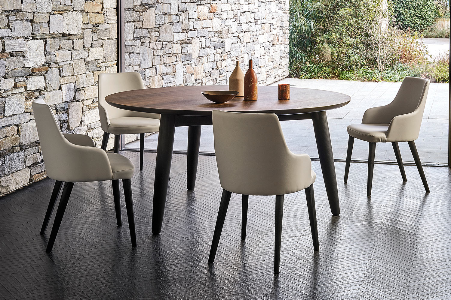 Convivio Round Dining Table
