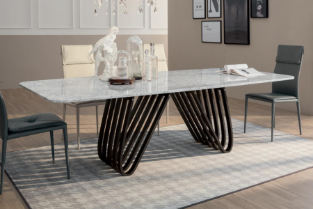 Arpa Dining Table
