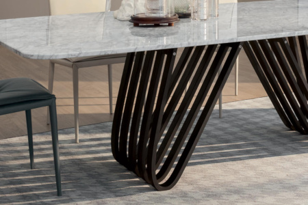 Arpa Dining Table