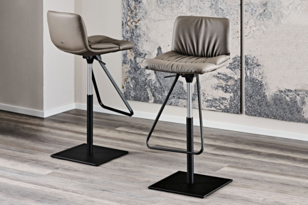 Axel Bar Stool