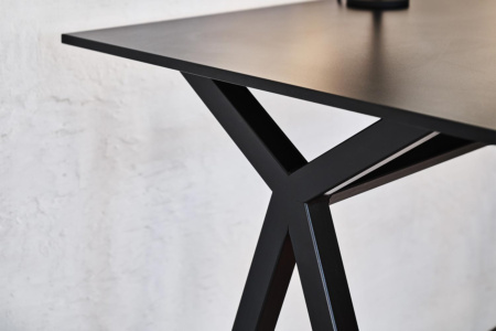 Dama Bar Table