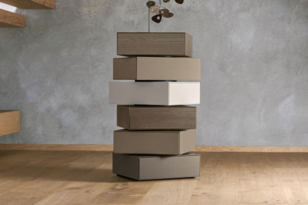 Domino Rotating Chest