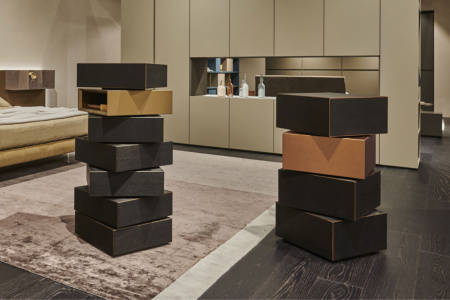 Domino Rotating Open Chest