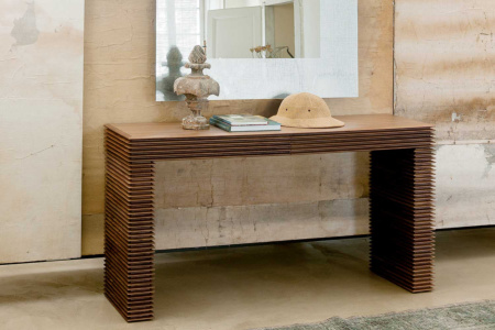 Linka Console Table