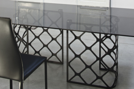 Majesty Dining Table