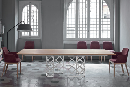 Majesty Extension Dining Table