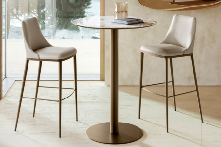 Max Bar Stool