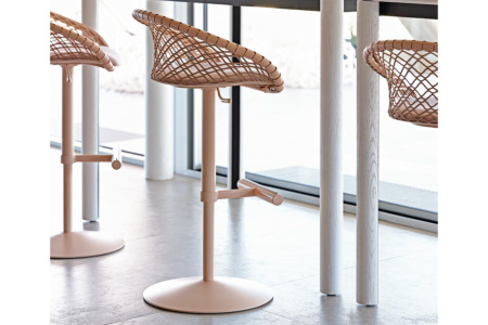 P47 Adjustable Bar Stool