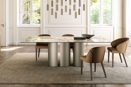 Plai Dining Table