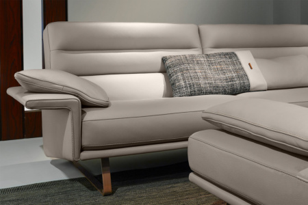 Renegade Sofa with Peninsula