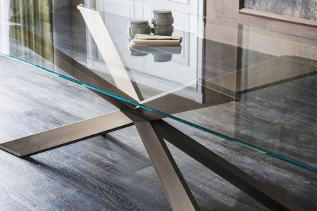Spyder Dining Table