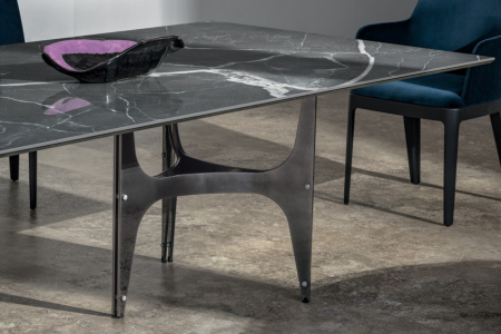 Universe XXL Dining Table