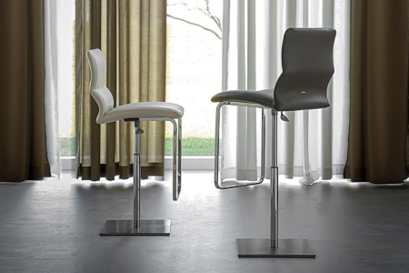 Victor Bar Stool