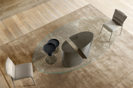 Wadi Oval Dining Table