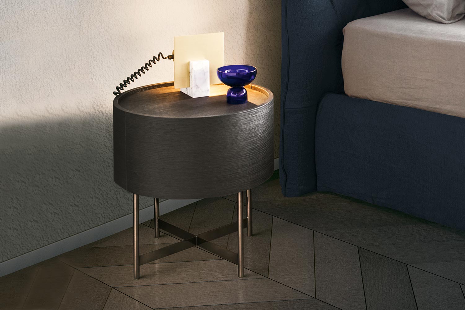 Dedalo Nightstand with Base