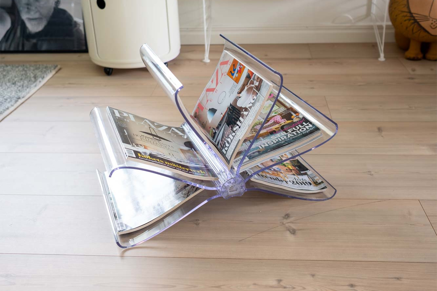 Front Page Magazine Rack 