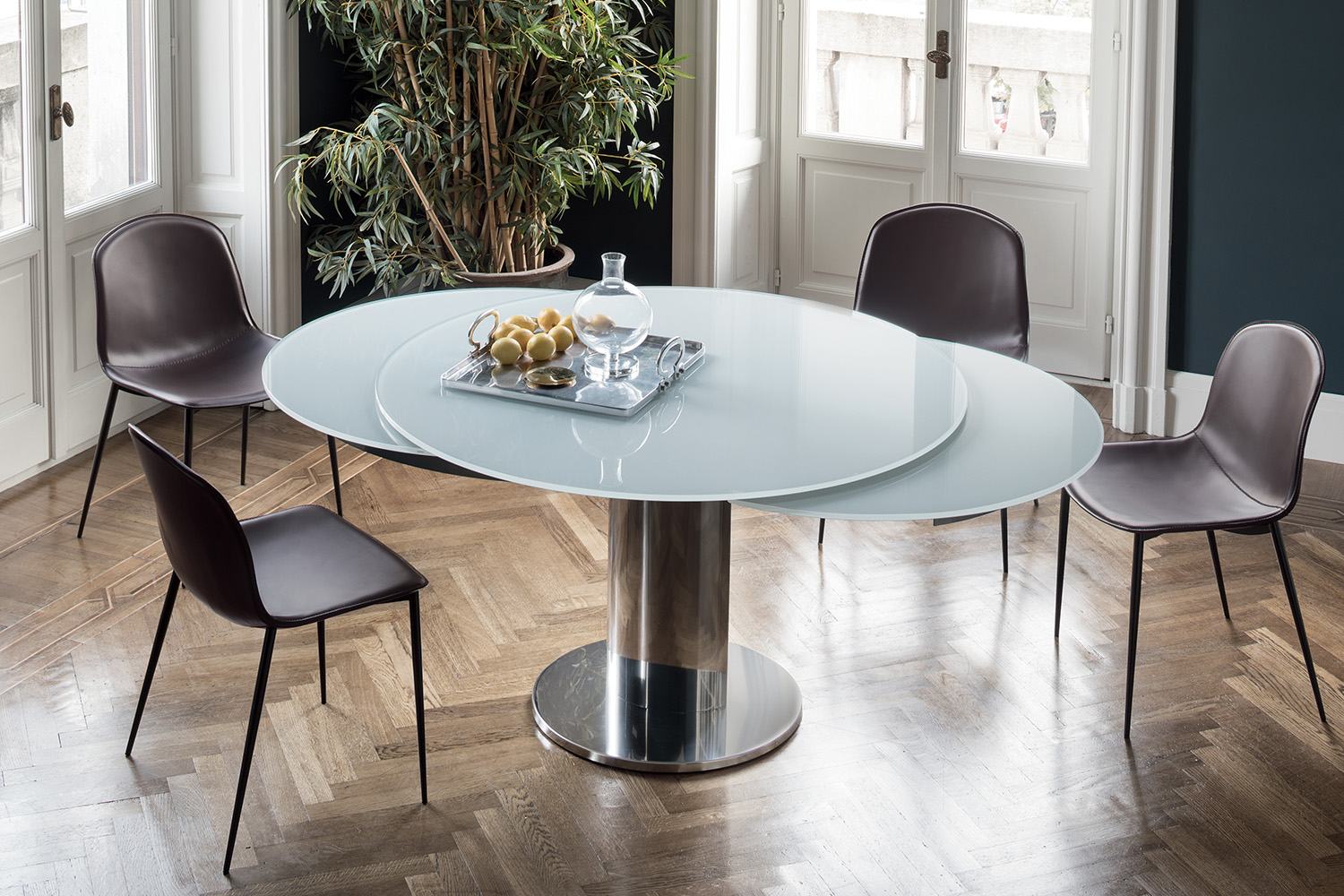 Giro Extension Dining Table