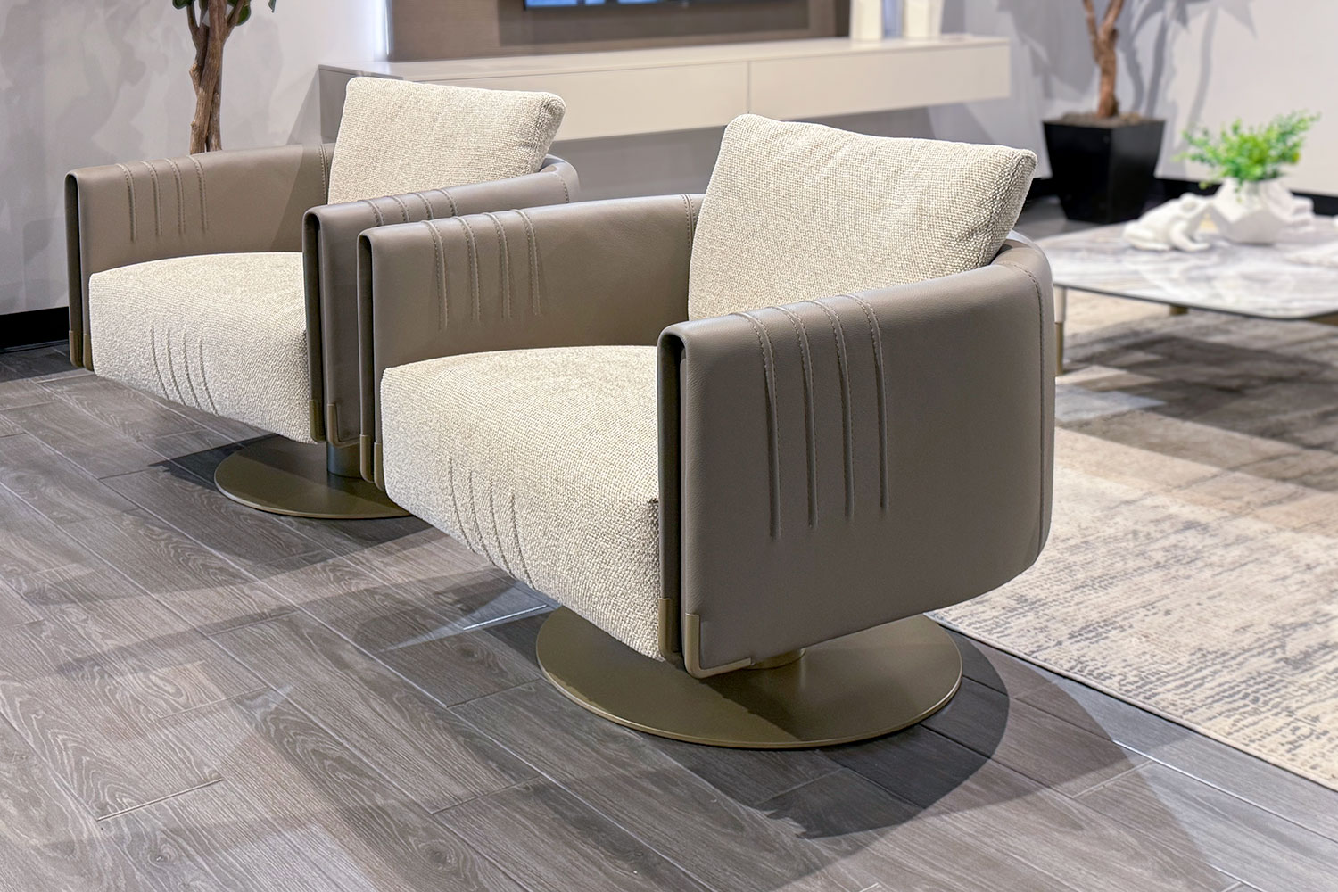 GMM Philly Swivel Armchair