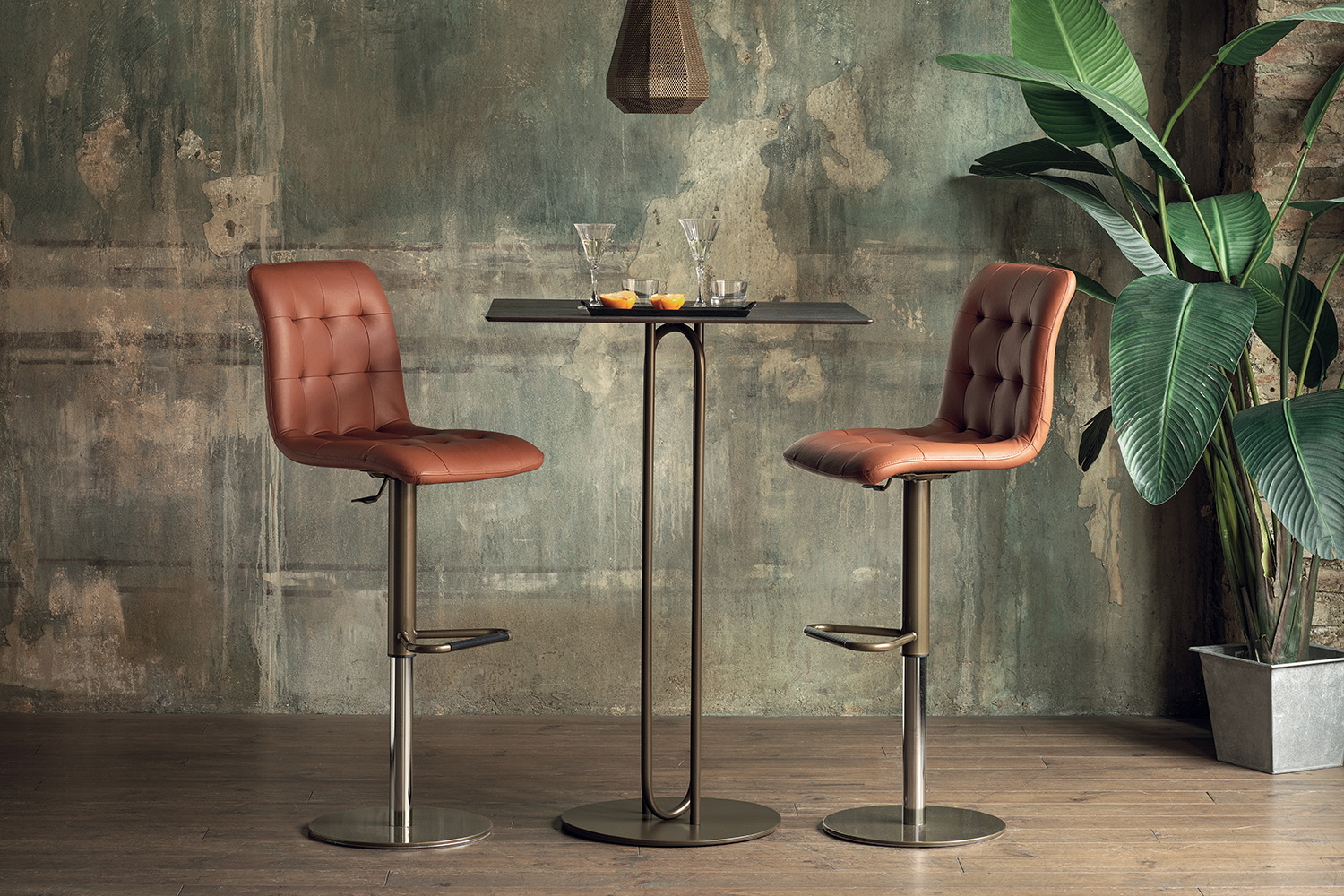 Kuga Adjustable Bar Stool