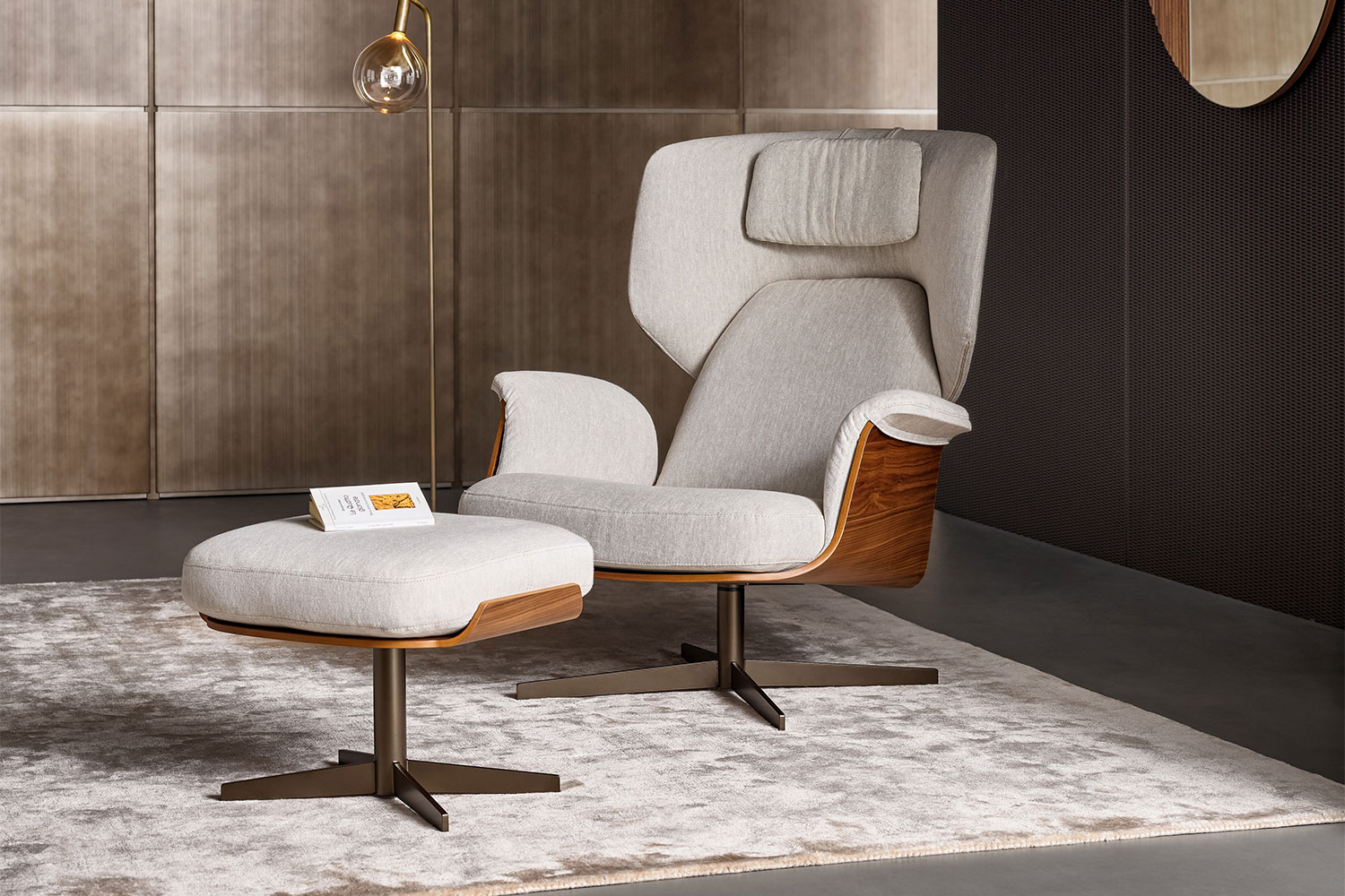 Olos Bergere Lounge Chair