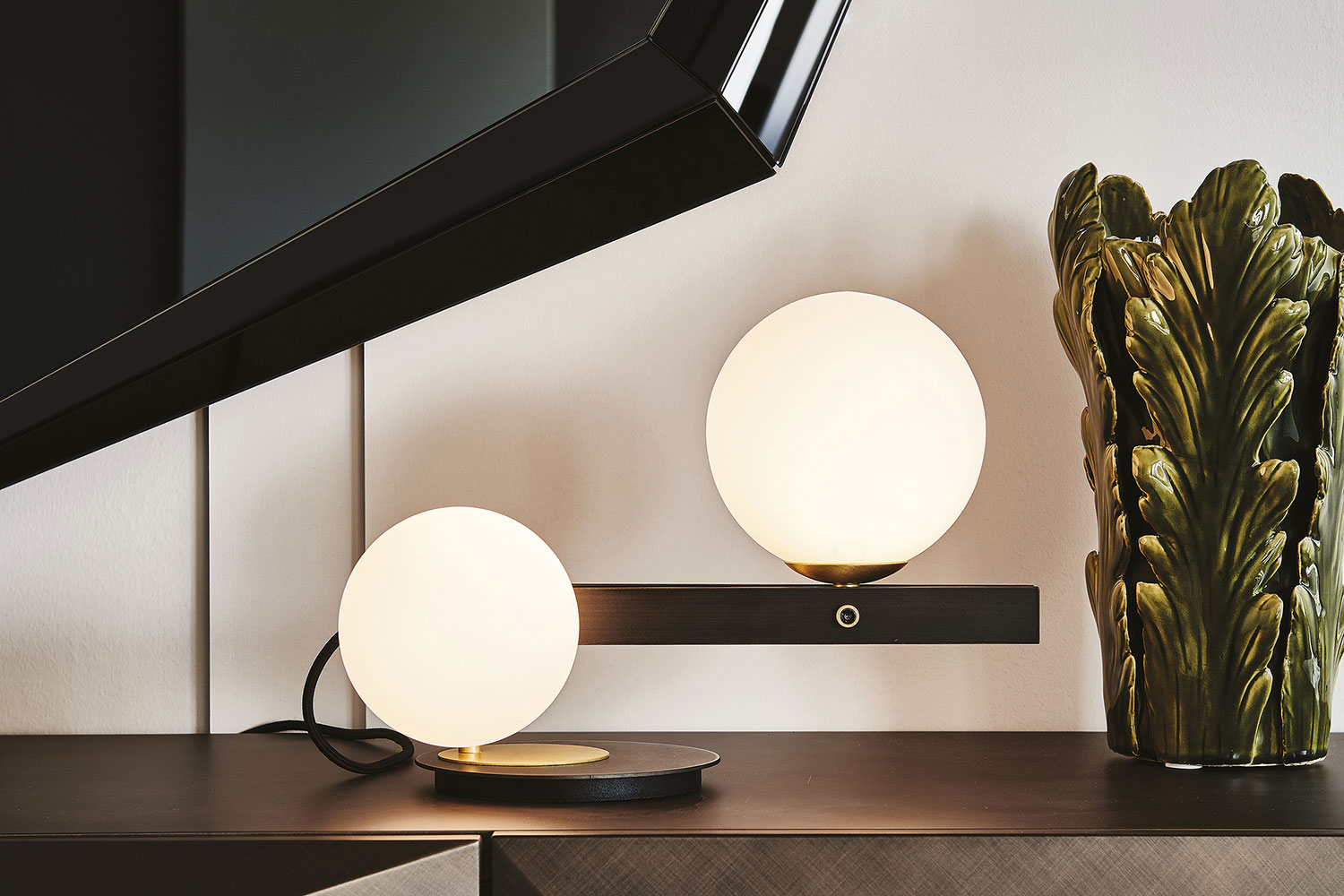 Planeta Table Lamp