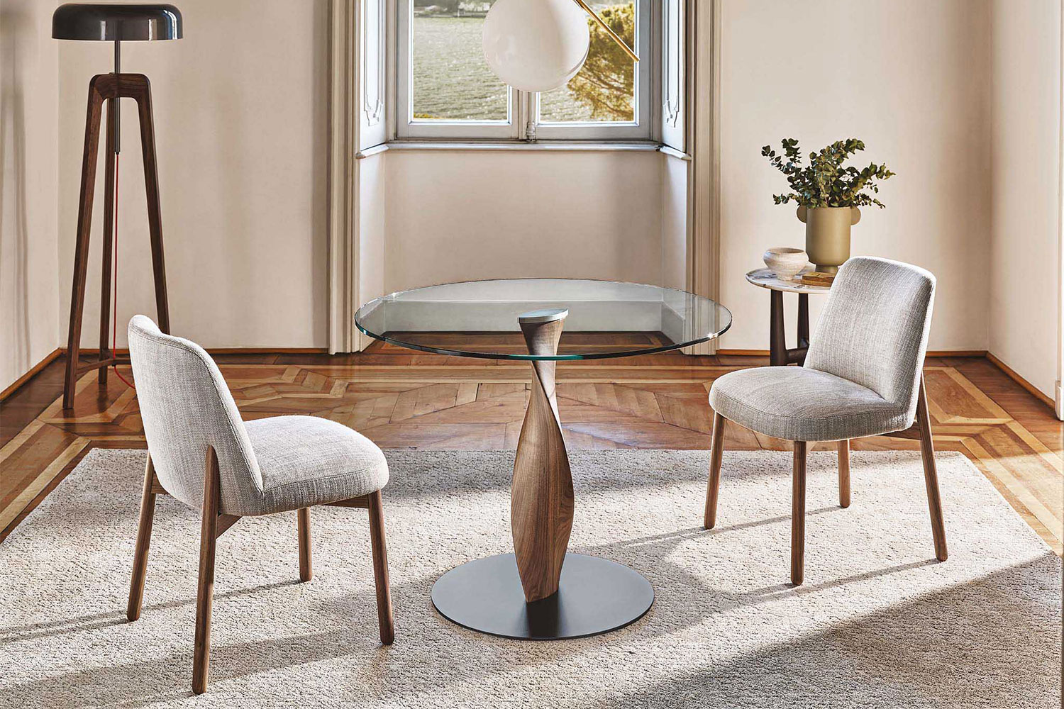 Spin Dining Table