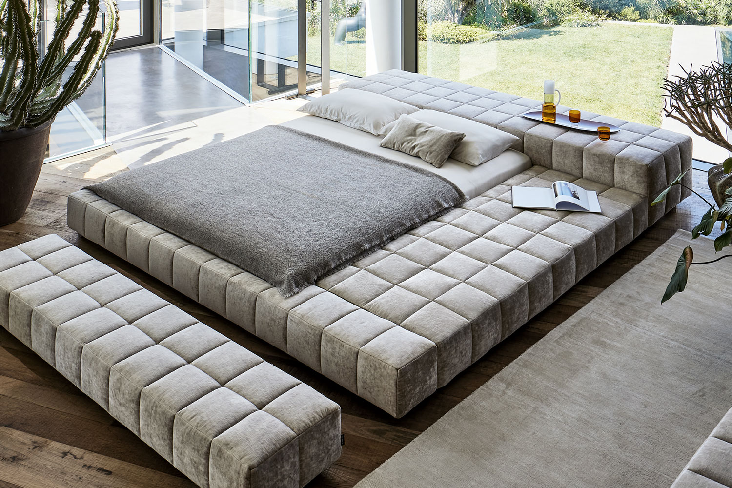 Squaring Penisola Bed