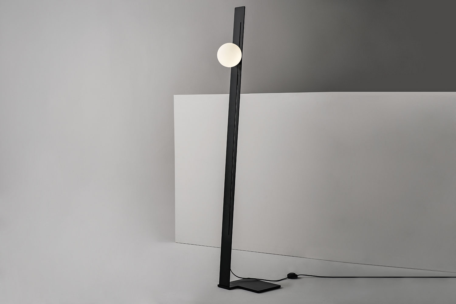 Suspense Floor Lamp