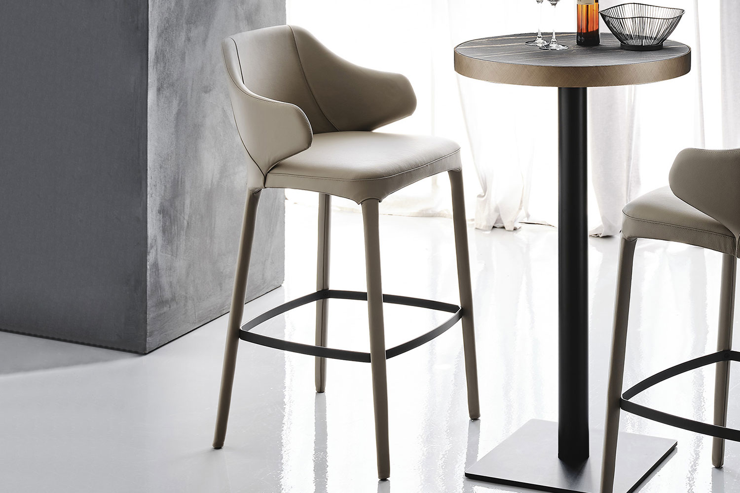 Wanda Bar Stool